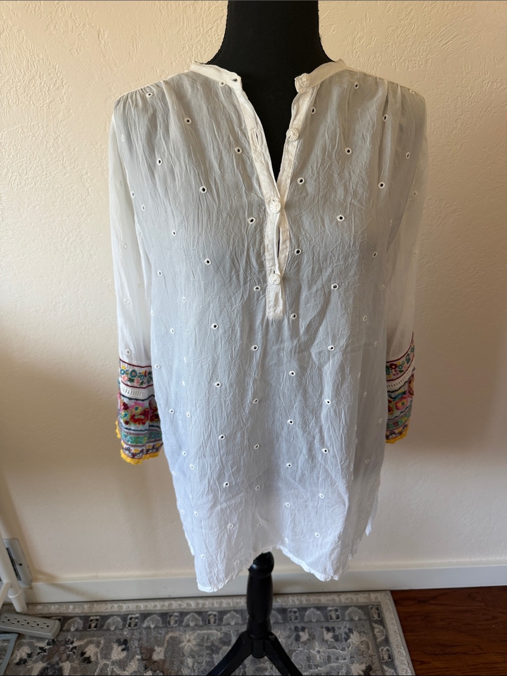 EUC JOHNNY WAS White Eyelet Tunic Dress with Colorful Embroidered Cuffs SIZE S